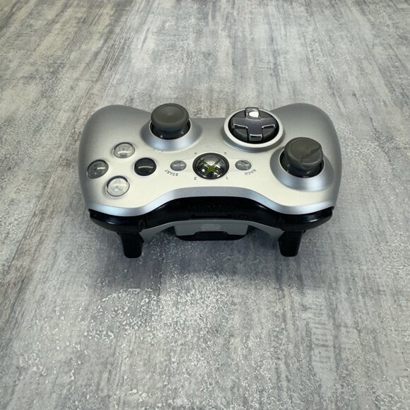 Xbox 360 OEM Wireless Silver Controller Tested Working - Picture 3 of 10